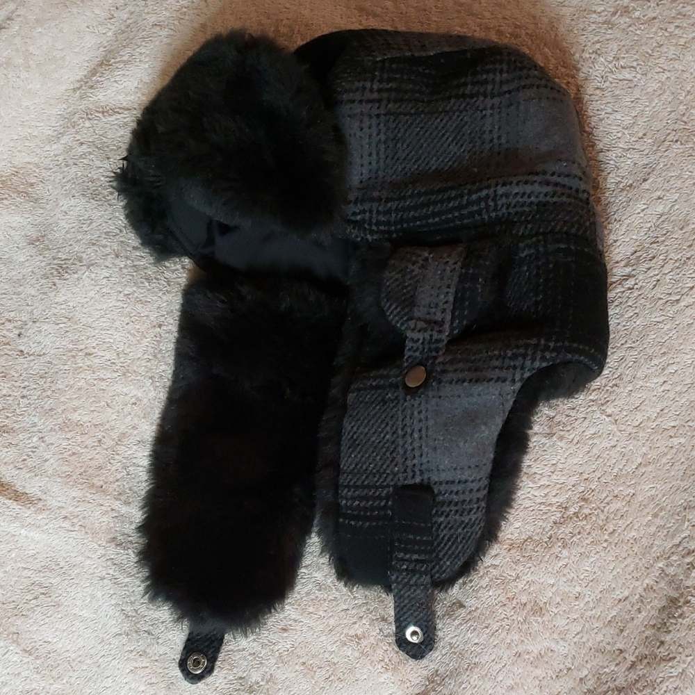 Stylish Black and Gray Women's Winter Hat